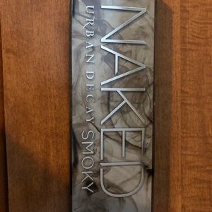 Authentic naked Smoky Pallet